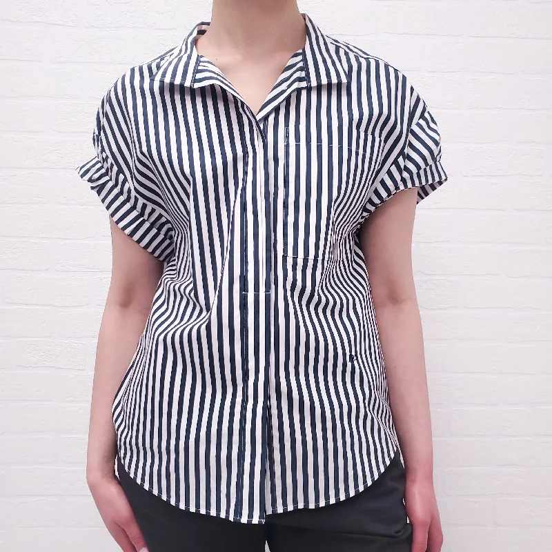 FRAME NAVY STRIPE SHORT SLEEVE BUTTON UP BLOUSE - SIZE XS