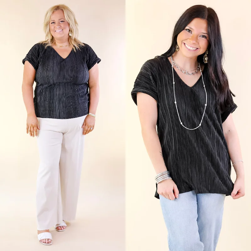 Casual Charm V Neck Plissé Top in Black