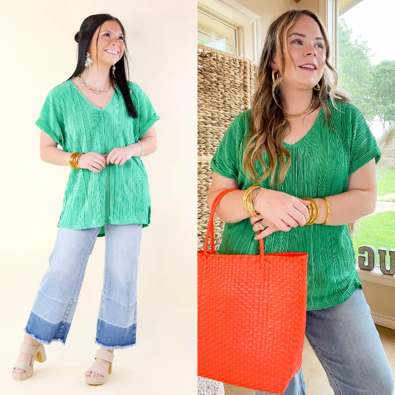 Casual Charm V Neck Plissé Top in Emerald Green